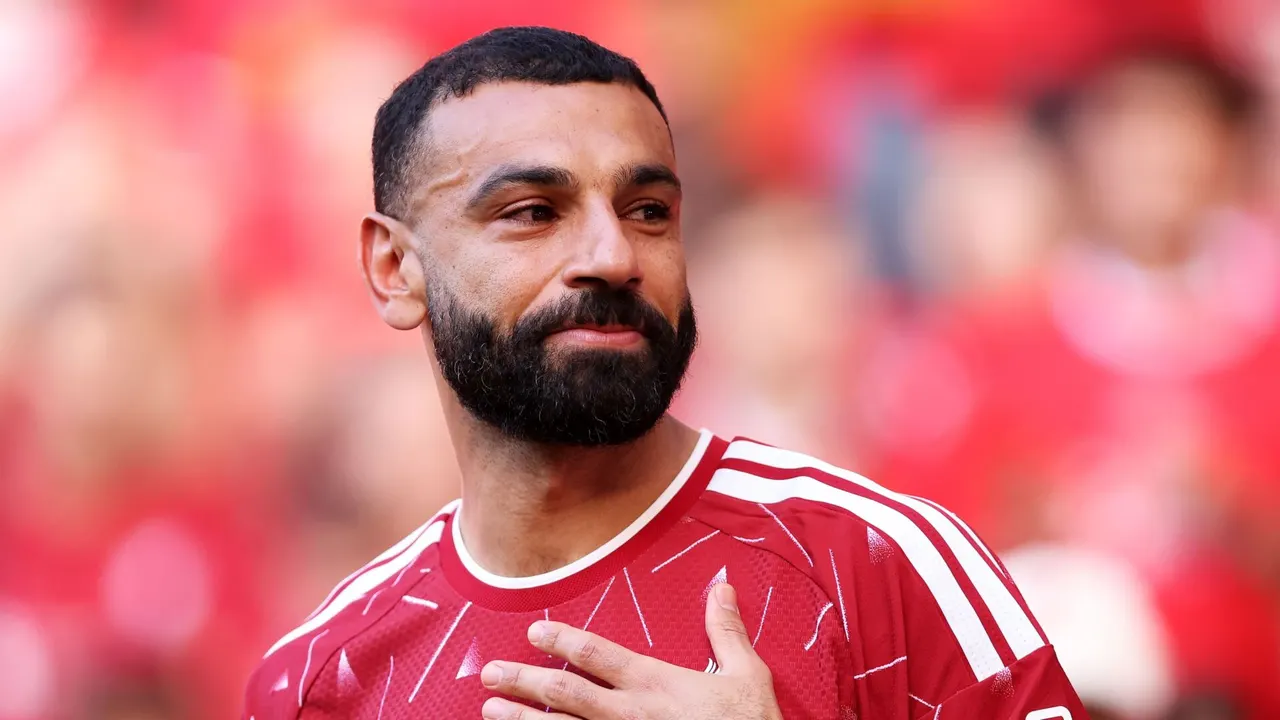 ليحل محل رياض محرز .. الأهلي السعودي يتحرك لضم محمد صلاح بعد كأس العالم